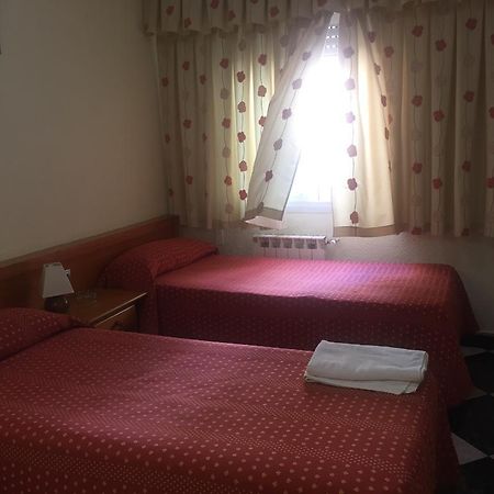 Hostal Jacinto 阿尔卡拉德荷那利斯 外观 照片