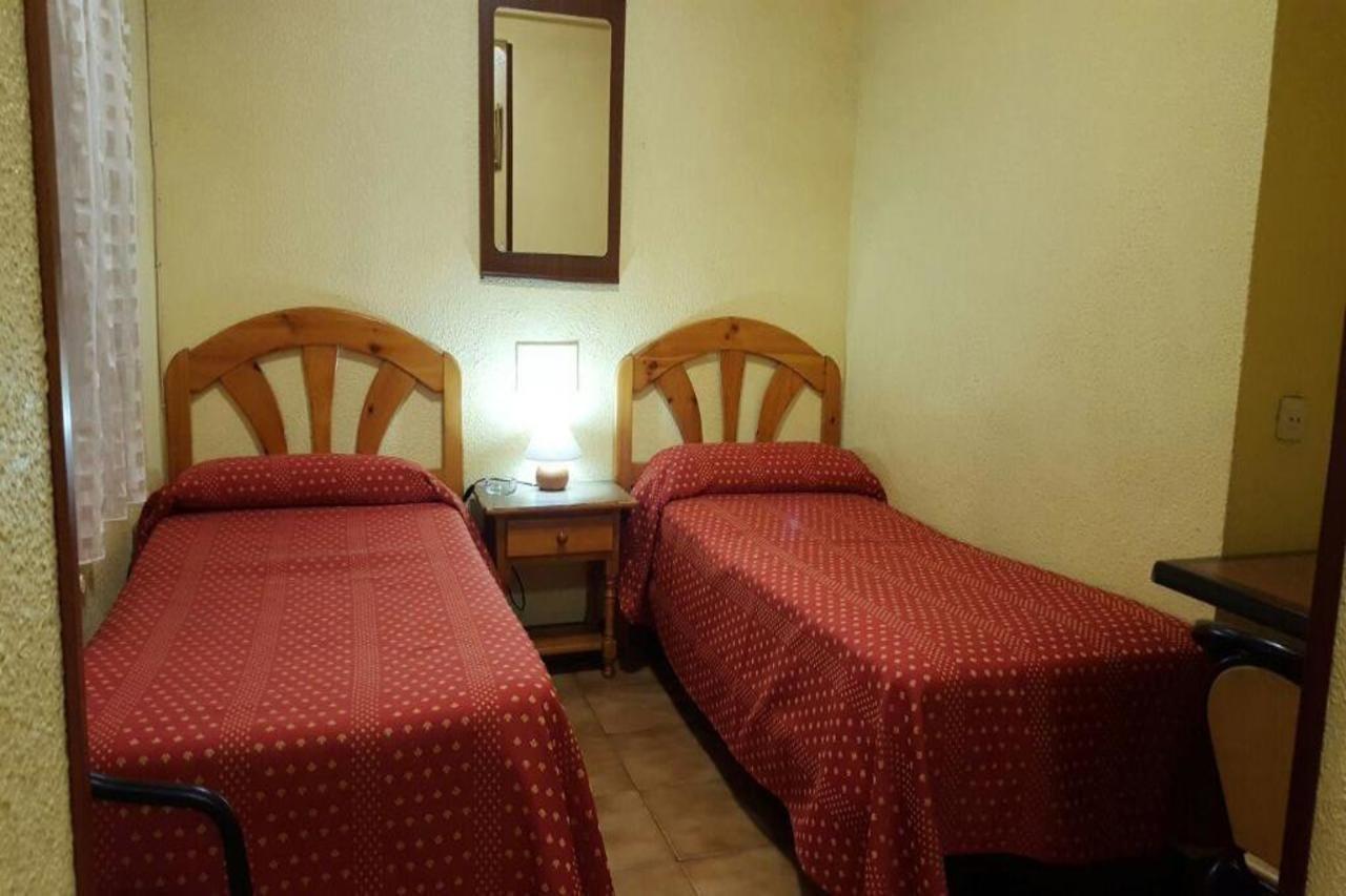 Hostal Jacinto 阿尔卡拉德荷那利斯 外观 照片