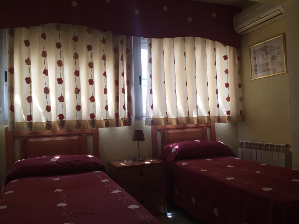 Hostal Jacinto 阿尔卡拉德荷那利斯 外观 照片