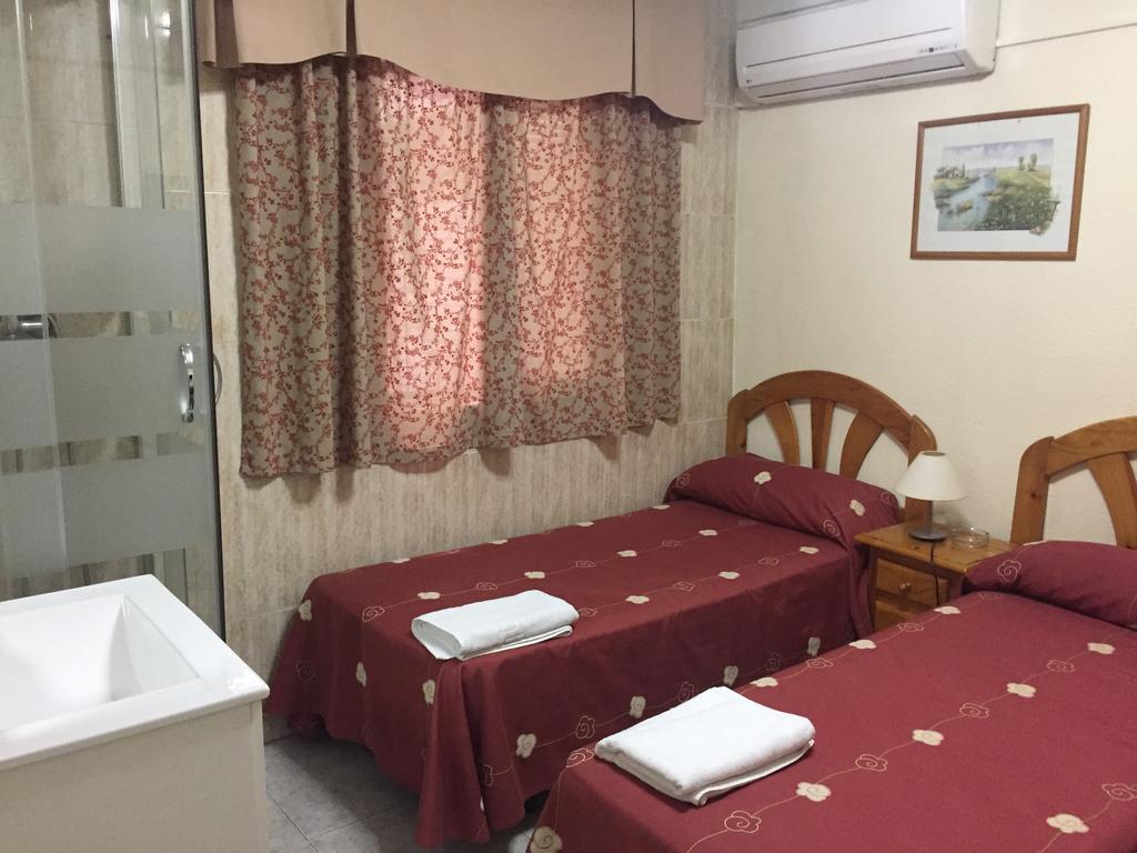 Hostal Jacinto 阿尔卡拉德荷那利斯 外观 照片