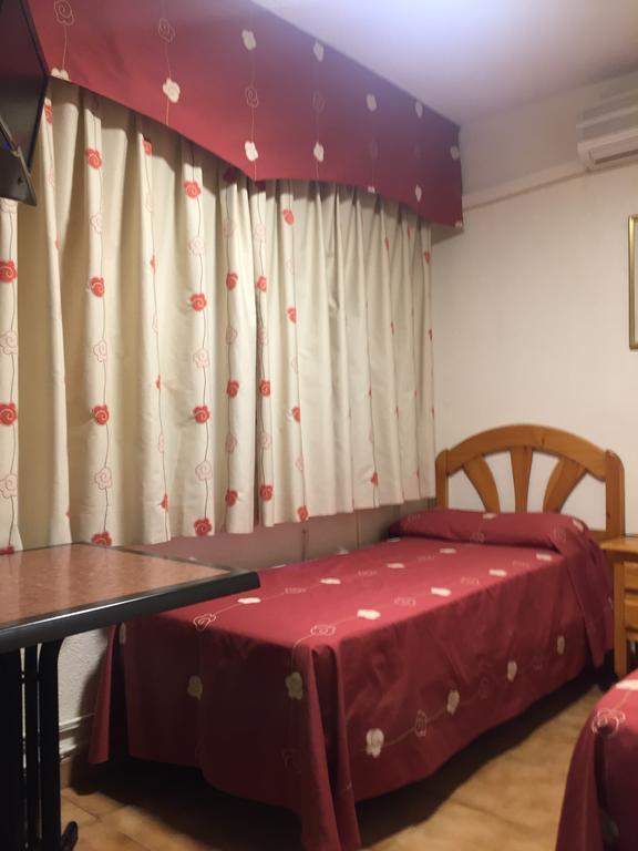 Hostal Jacinto 阿尔卡拉德荷那利斯 外观 照片