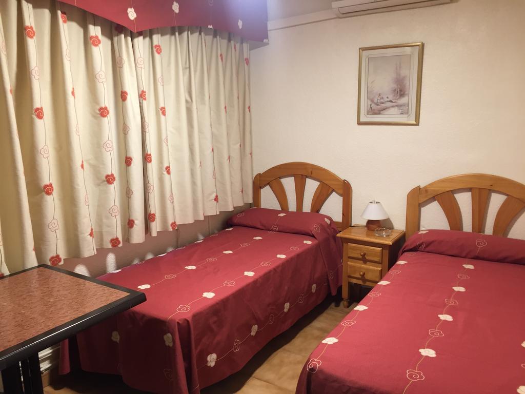 Hostal Jacinto 阿尔卡拉德荷那利斯 外观 照片