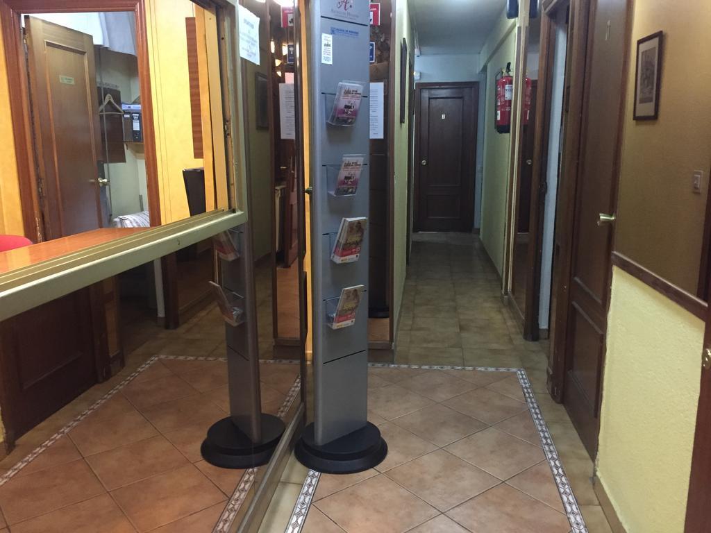 Hostal Jacinto 阿尔卡拉德荷那利斯 外观 照片