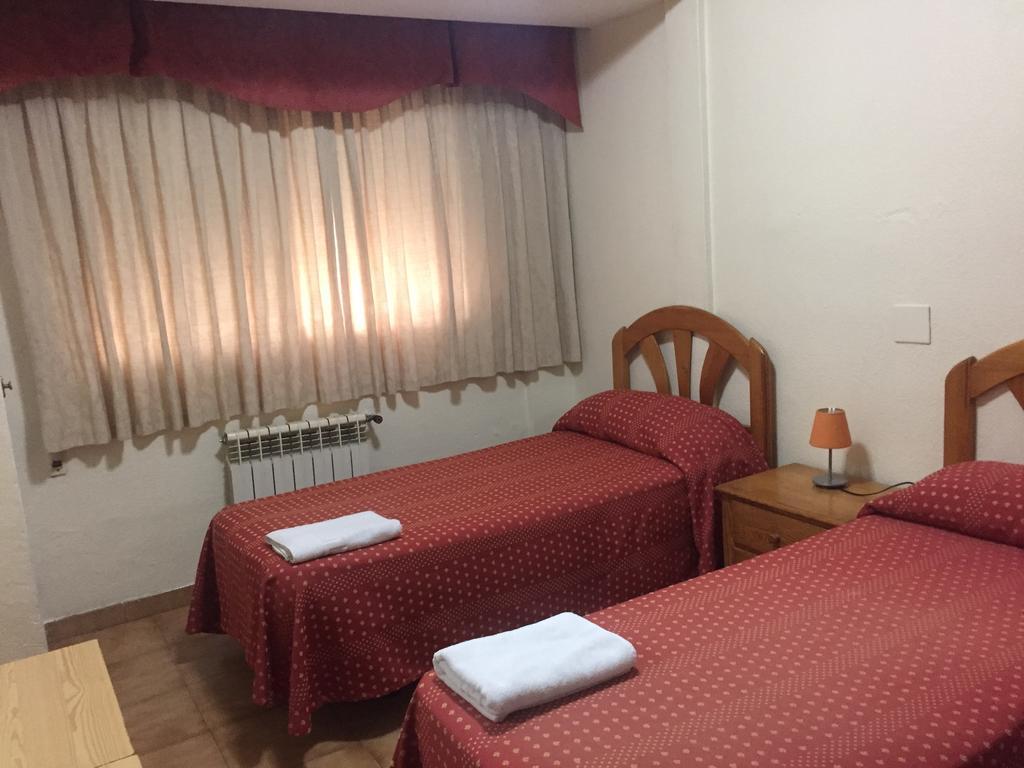 Hostal Jacinto 阿尔卡拉德荷那利斯 外观 照片