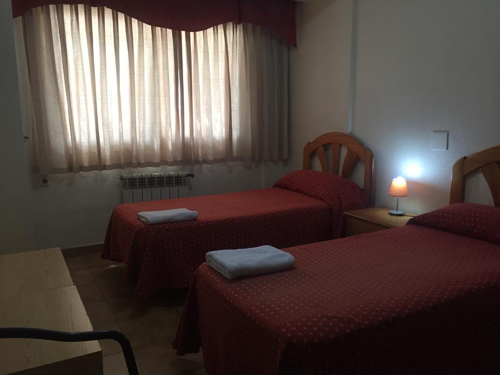 Hostal Jacinto 阿尔卡拉德荷那利斯 外观 照片