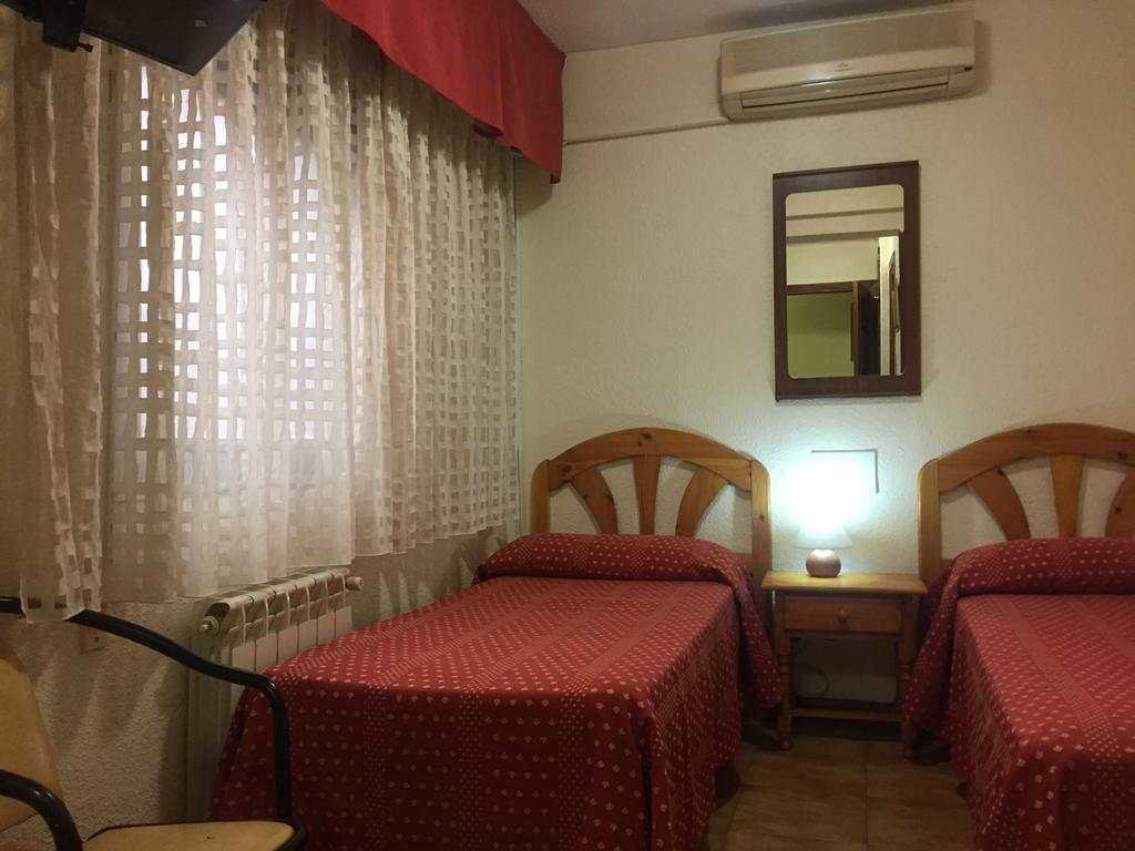 Hostal Jacinto 阿尔卡拉德荷那利斯 外观 照片