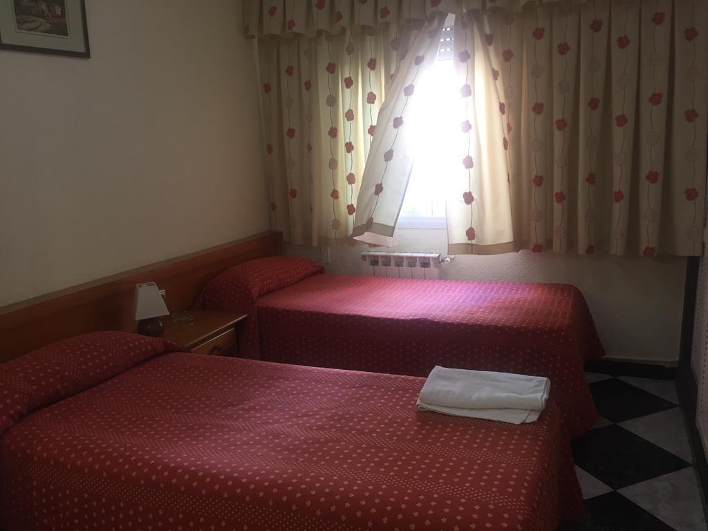 Hostal Jacinto 阿尔卡拉德荷那利斯 外观 照片