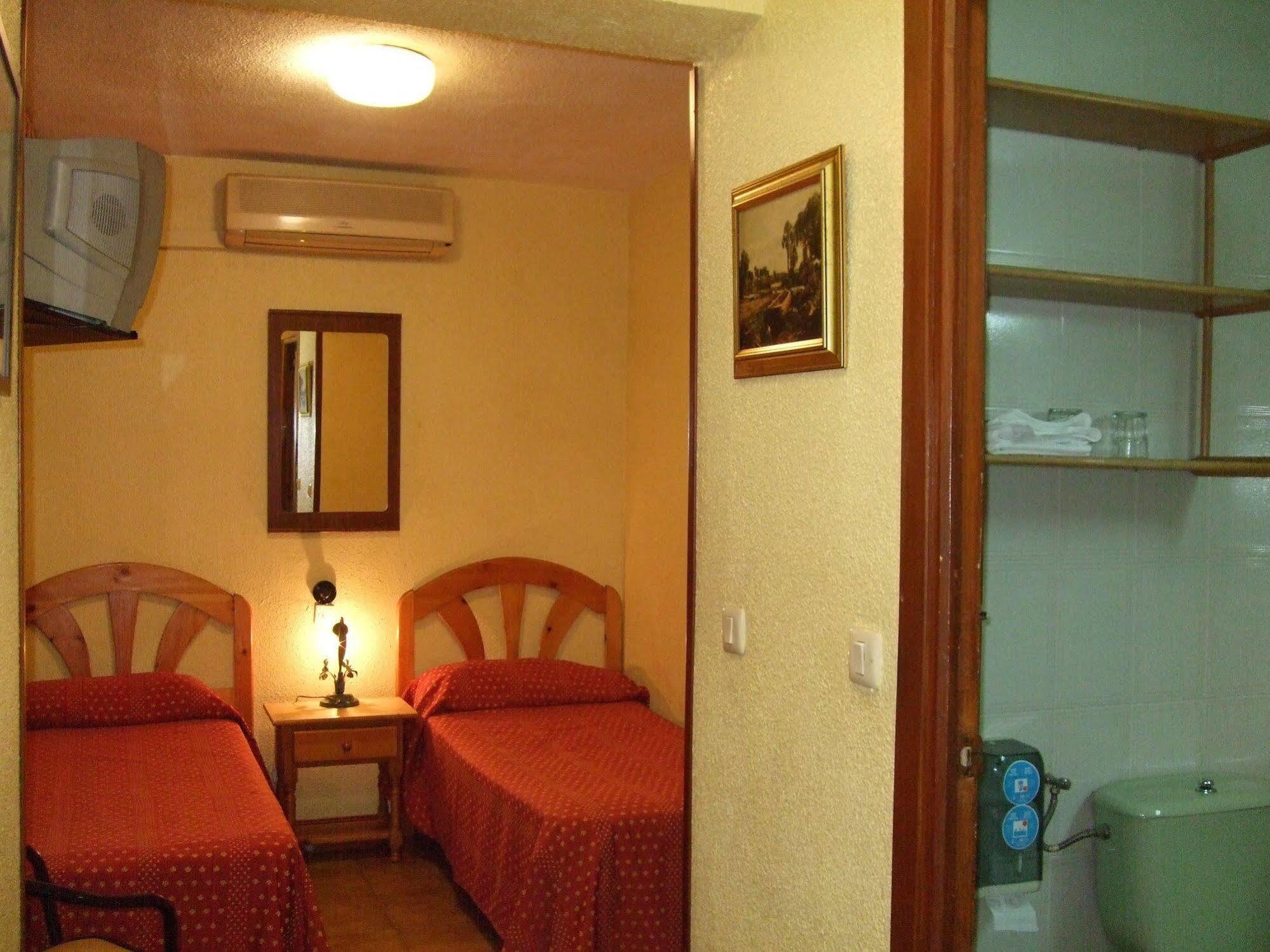 Hostal Jacinto 阿尔卡拉德荷那利斯 外观 照片