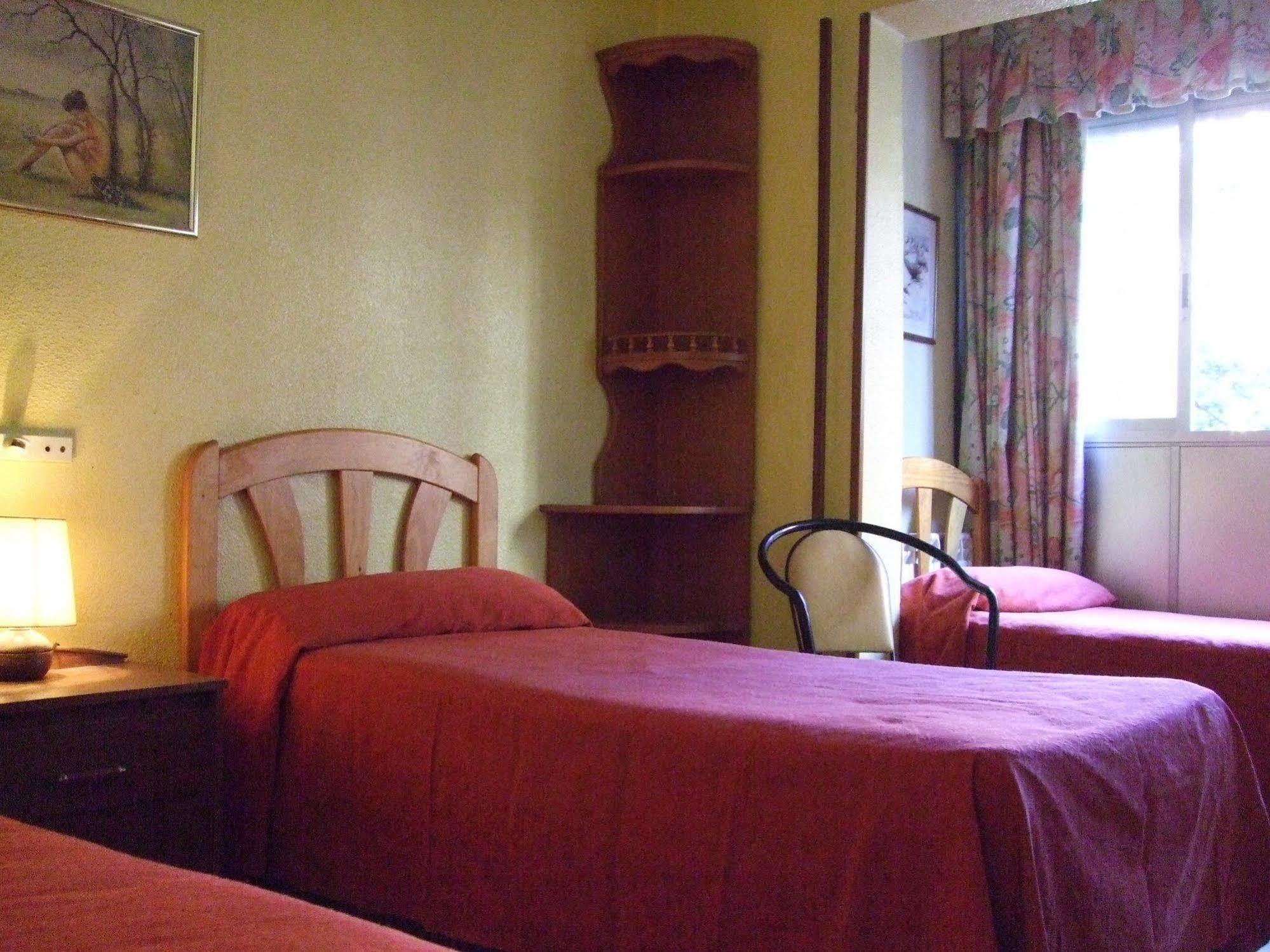 Hostal Jacinto 阿尔卡拉德荷那利斯 外观 照片