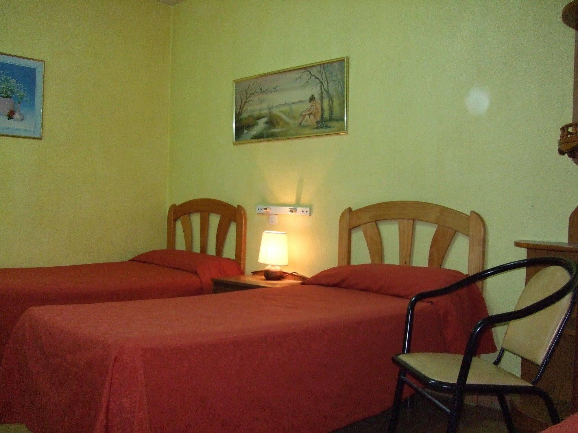 Hostal Jacinto 阿尔卡拉德荷那利斯 外观 照片
