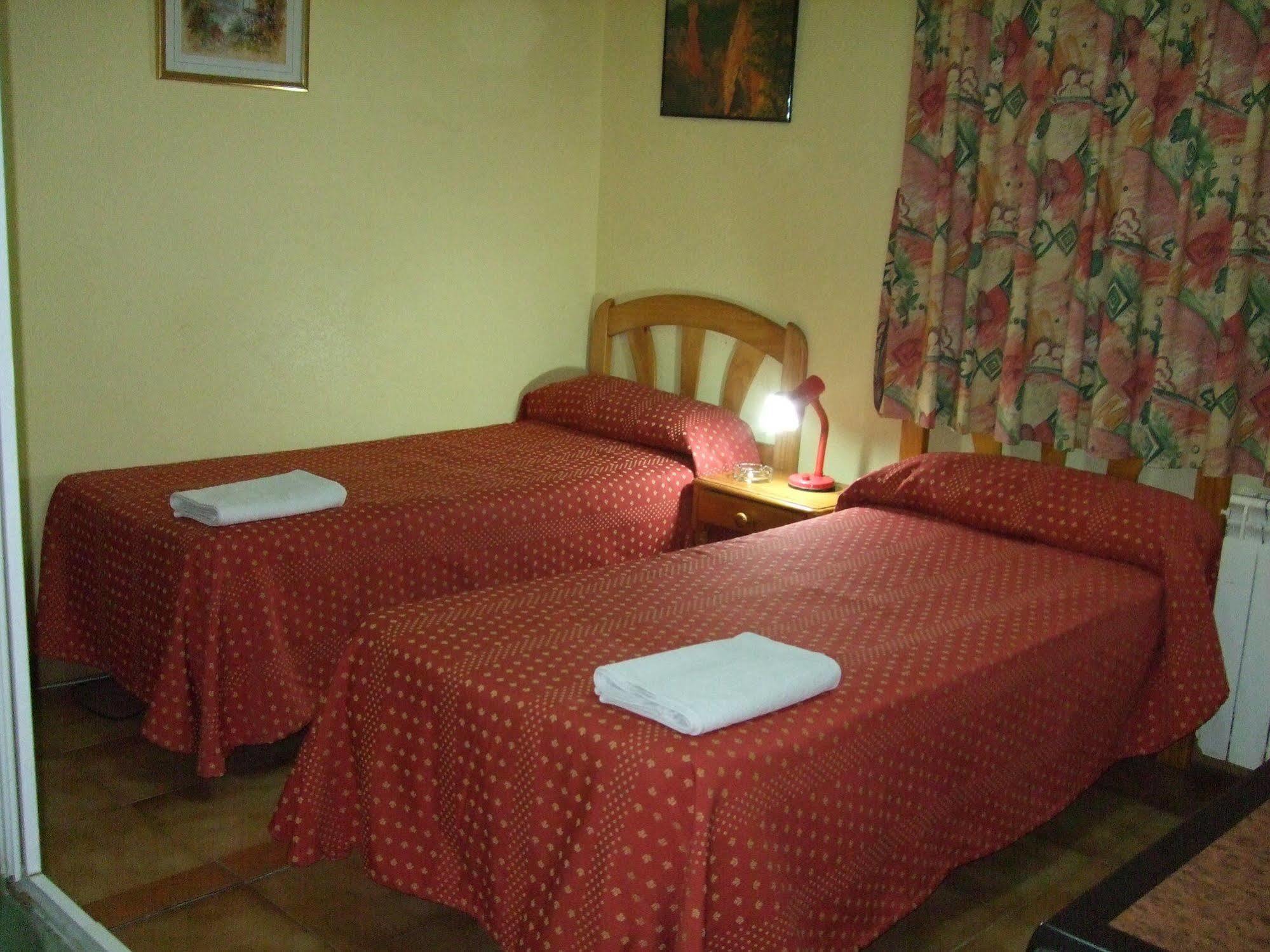 Hostal Jacinto 阿尔卡拉德荷那利斯 外观 照片