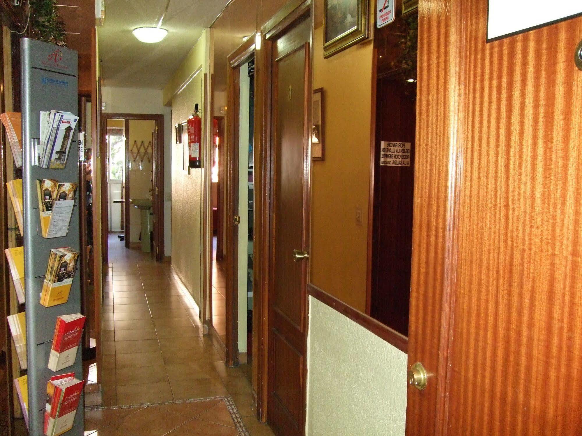 Hostal Jacinto 阿尔卡拉德荷那利斯 外观 照片
